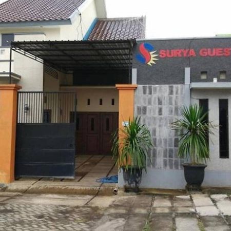 Surya Guest House Probolinggo Kültér fotó