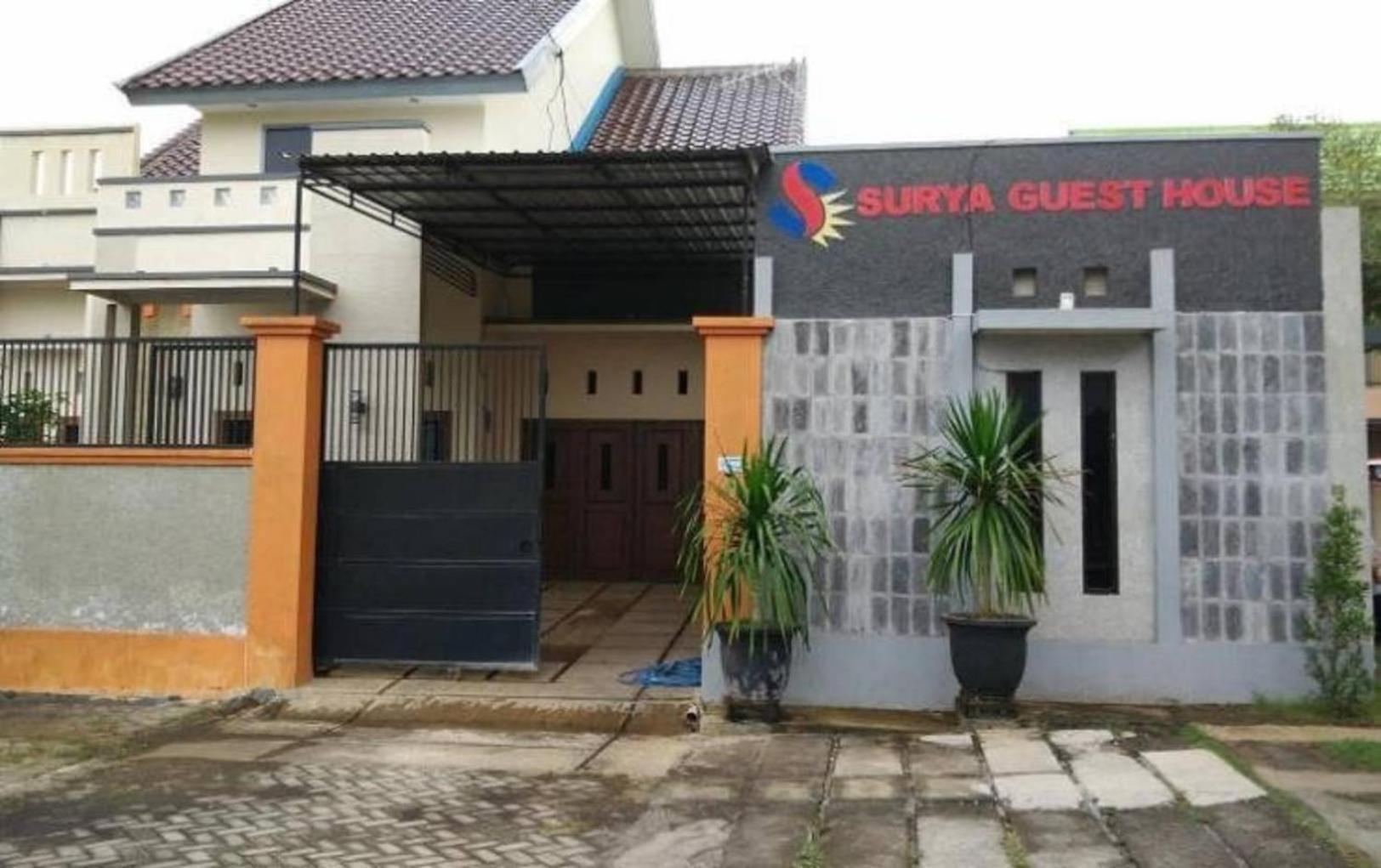 Surya Guest House Probolinggo Kültér fotó
